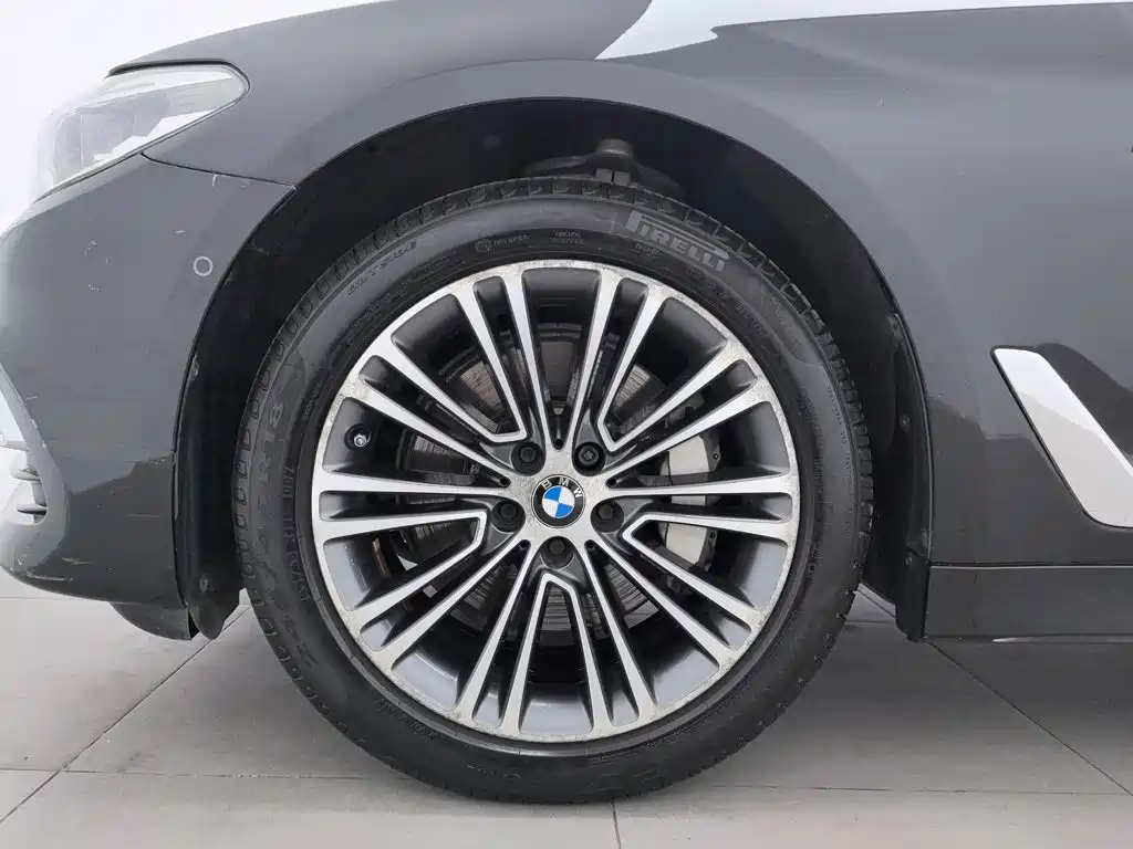 BMW 5 Series — миниатюра 17