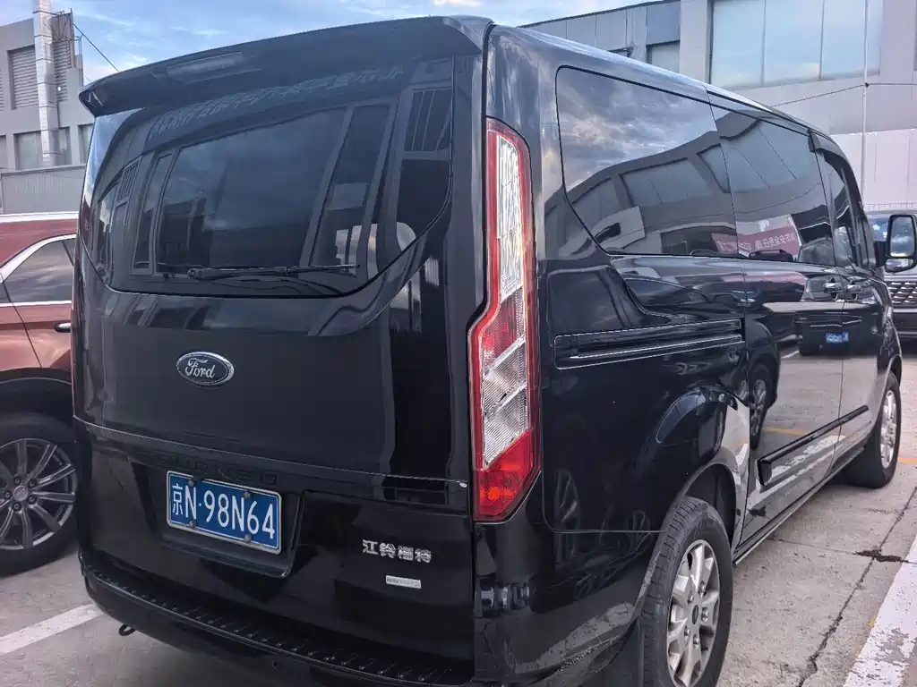 Ford Tourneo — миниатюра 5