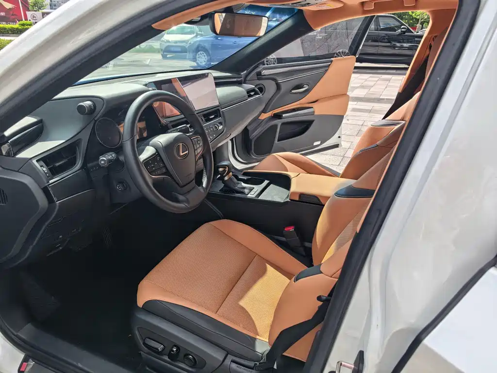 Lexus ES — миниатюра 9
