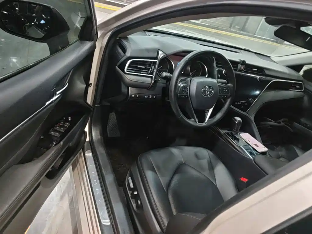 Toyota Camry — миниатюра 16