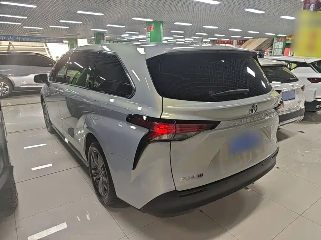 Toyota Sienna — миниатюра 5