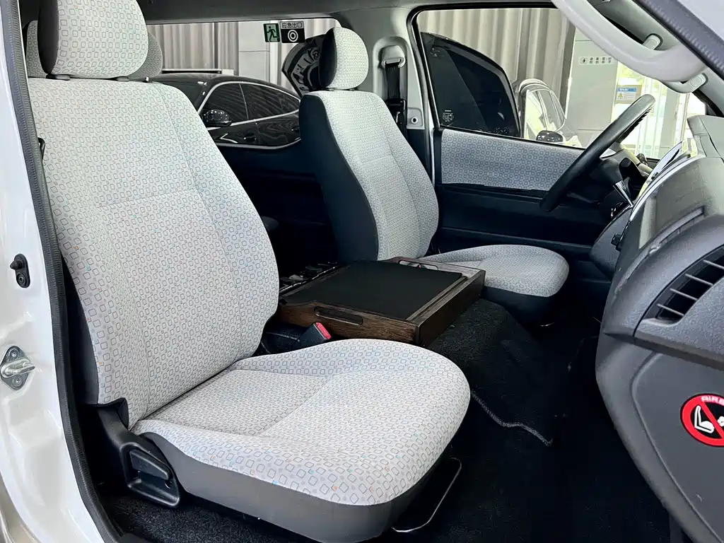 Toyota Hiace — миниатюра 7