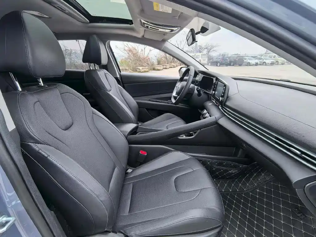 Hyundai Elantra — миниатюра 7