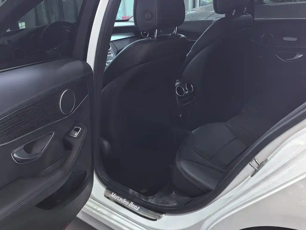 Mercedes-Benz C-Class — миниатюра 6