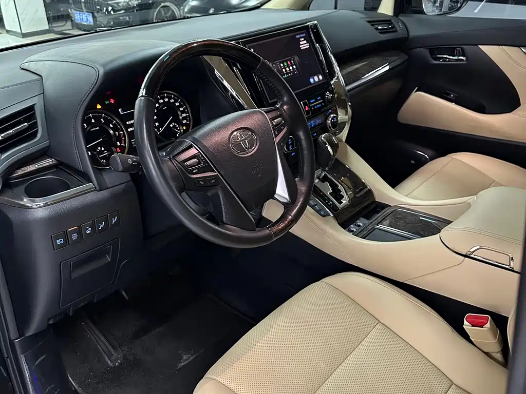 Toyota Alphard 2018 3.5L Luxury