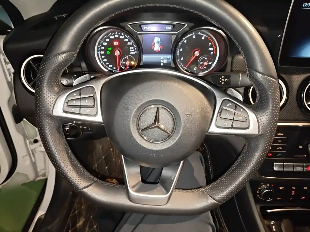 Mercedes-Benz GLA — миниатюра 6
