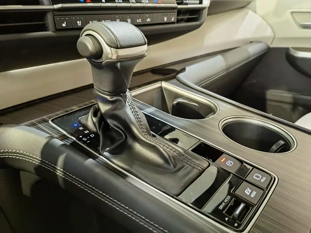 Toyota Sienna — миниатюра 14