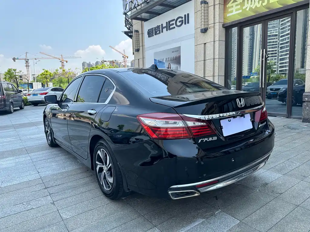 Honda Accord — миниатюра 8