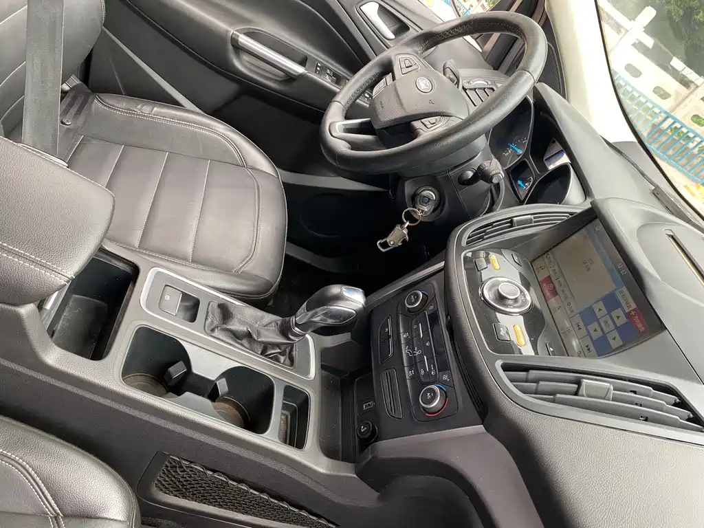 Ford Kuga — миниатюра 9