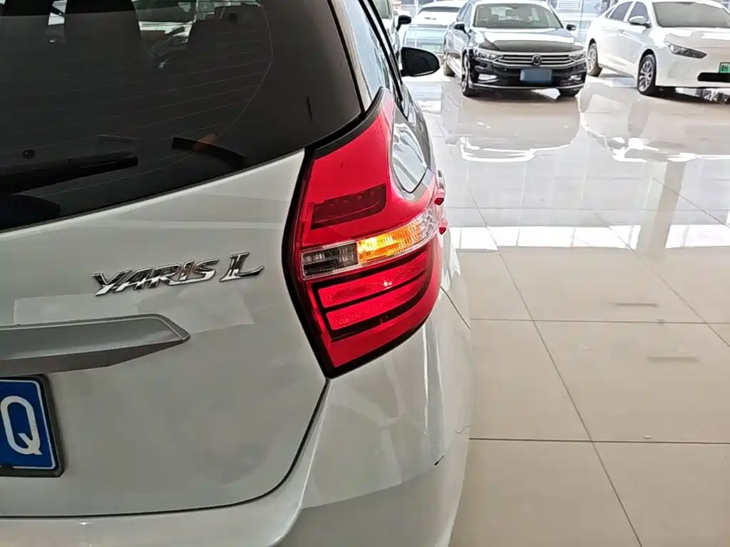 Toyota Yaris L — миниатюра 8