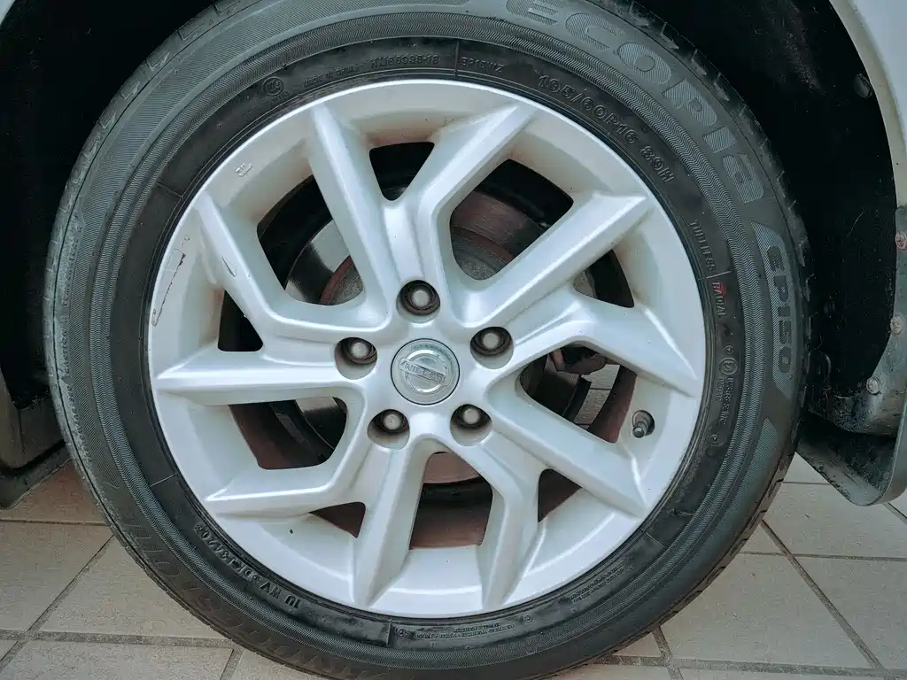 Nissan Tiida — миниатюра 12