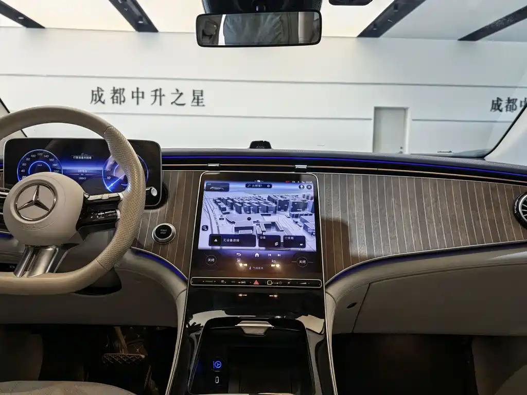 Mercedes-Benz EQE SUV — миниатюра 10