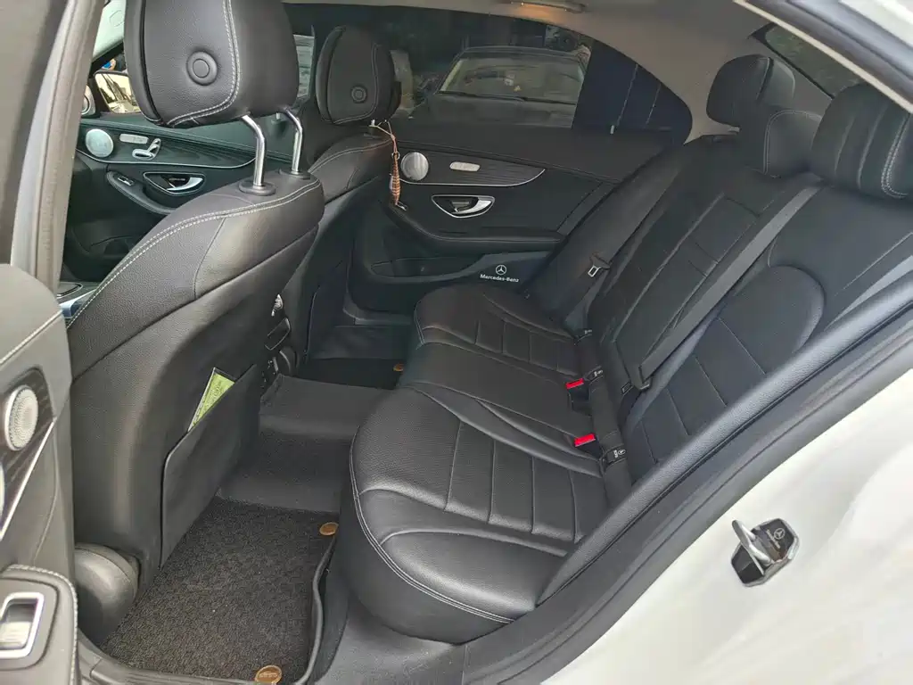 Mercedes-Benz C-Class — миниатюра 13