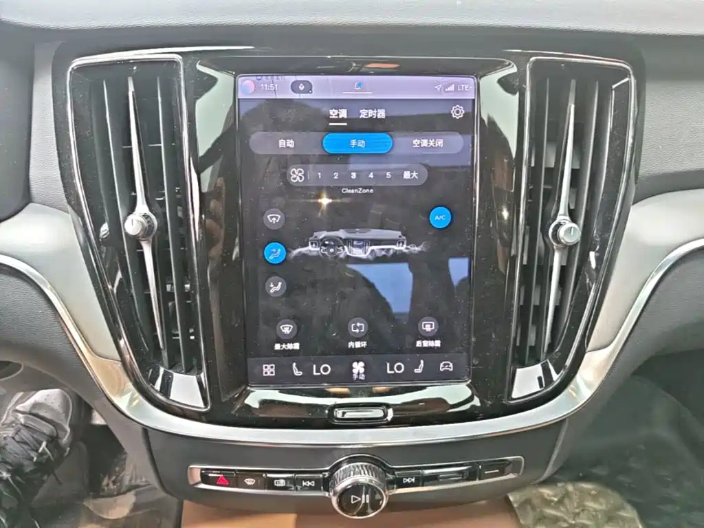Volvo S60 PHEV — миниатюра 13