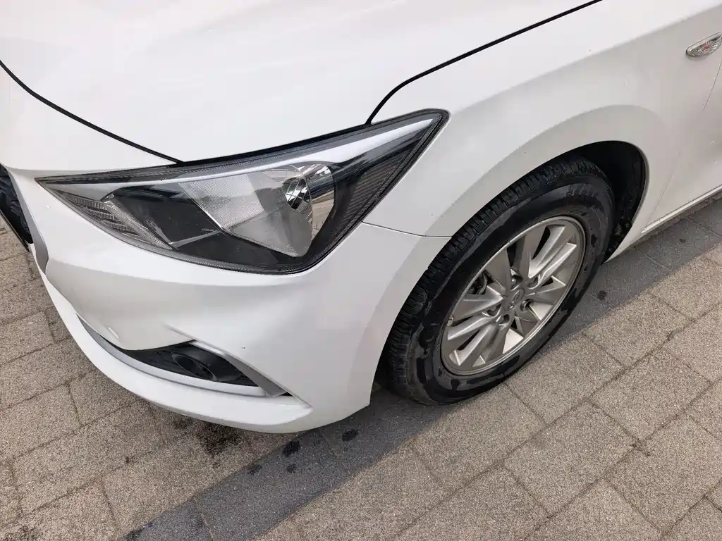 Hyundai Elantra - фото 2