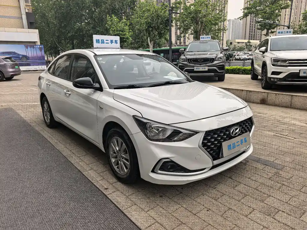 Hyundai Elantra - фото 12