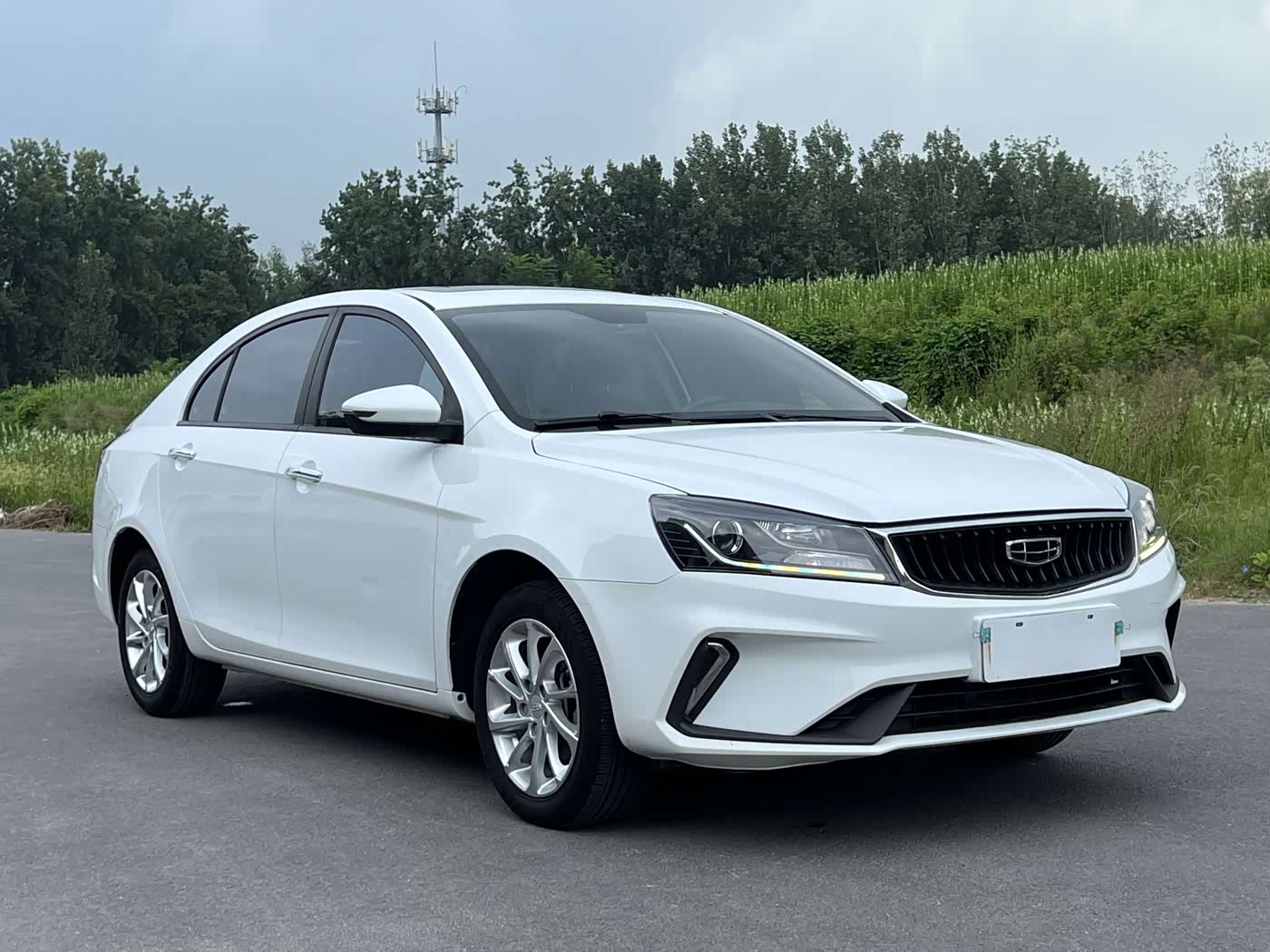 Geely Emgrand 1.5 л 2021 г. Белый, пробег 42000 км