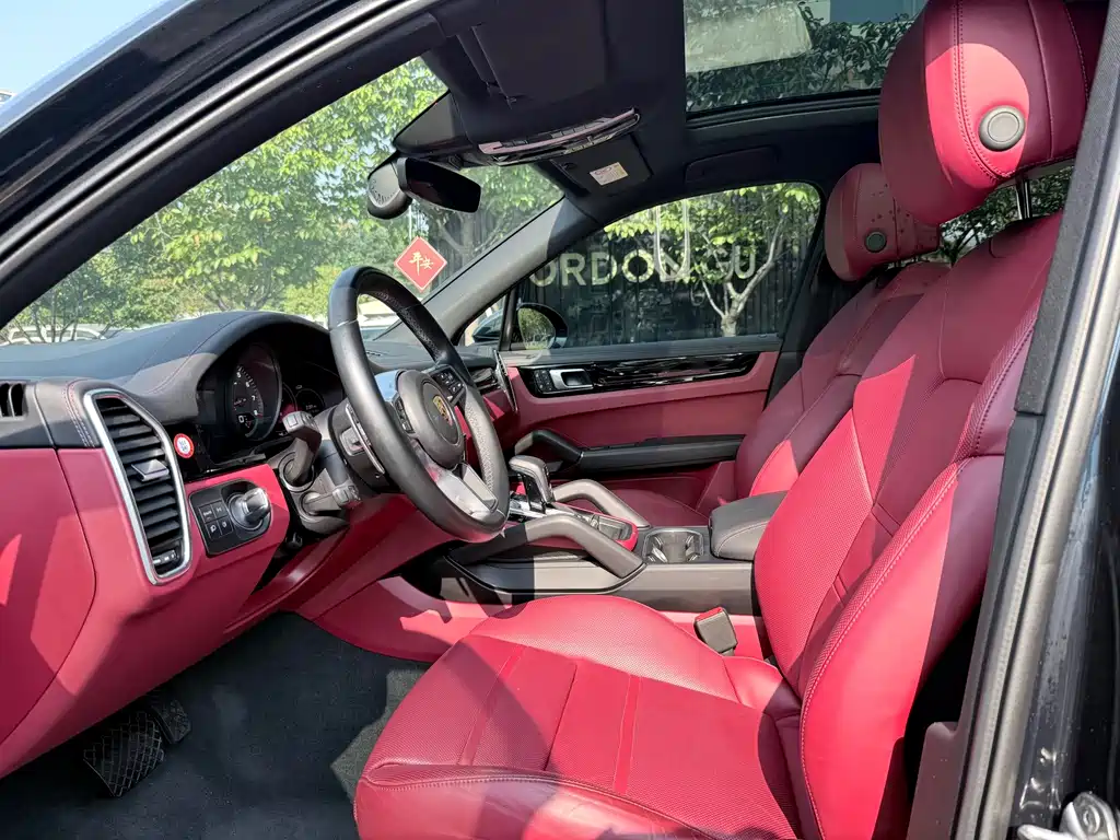 Porsche Cayenne — миниатюра 9
