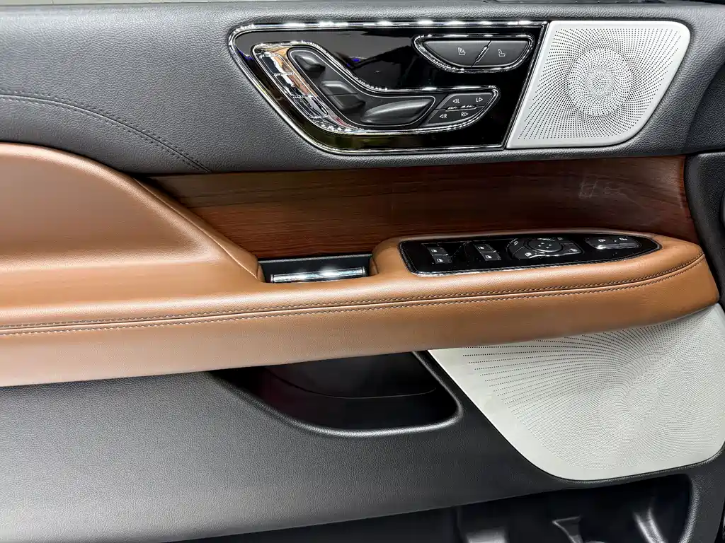 Lincoln Navigator — миниатюра 19