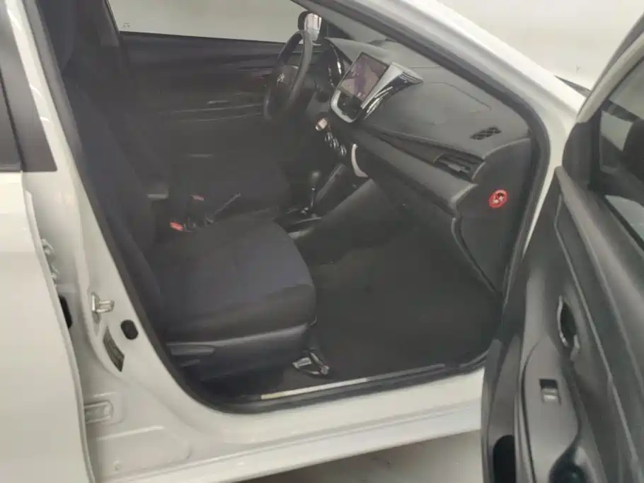 Toyota Yaris L — миниатюра 8