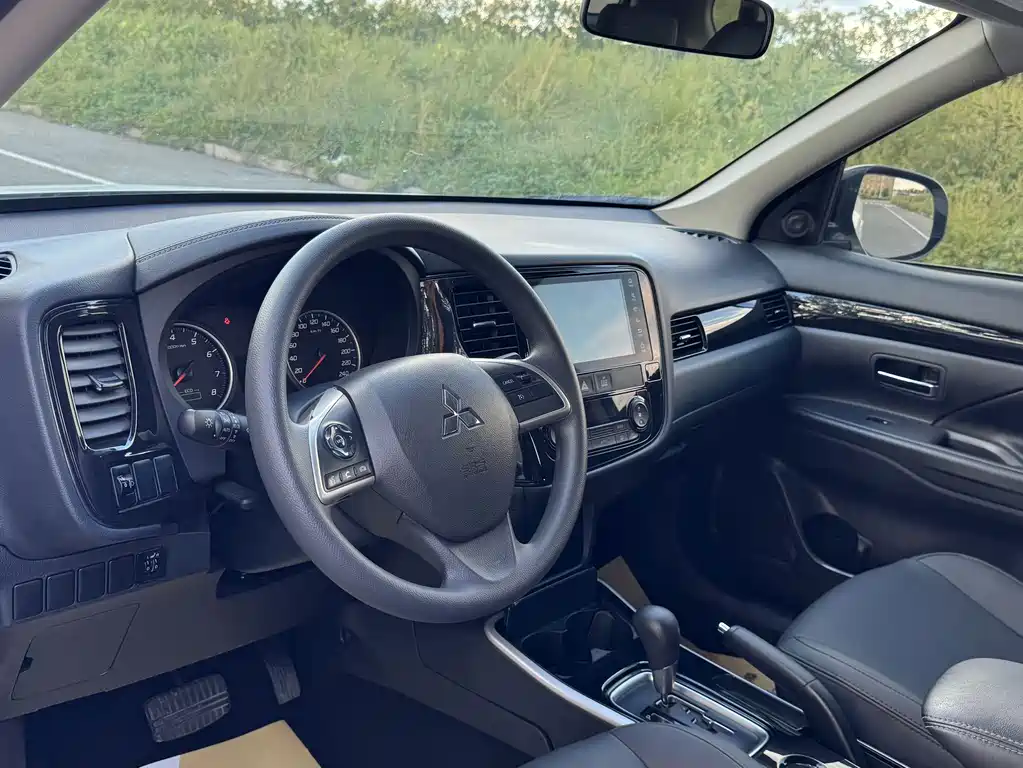 Mitsubishi Outlander — миниатюра 9