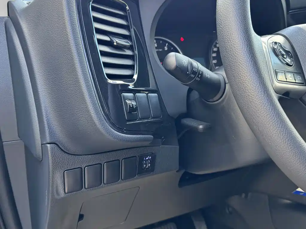 Mitsubishi Outlander — миниатюра 16