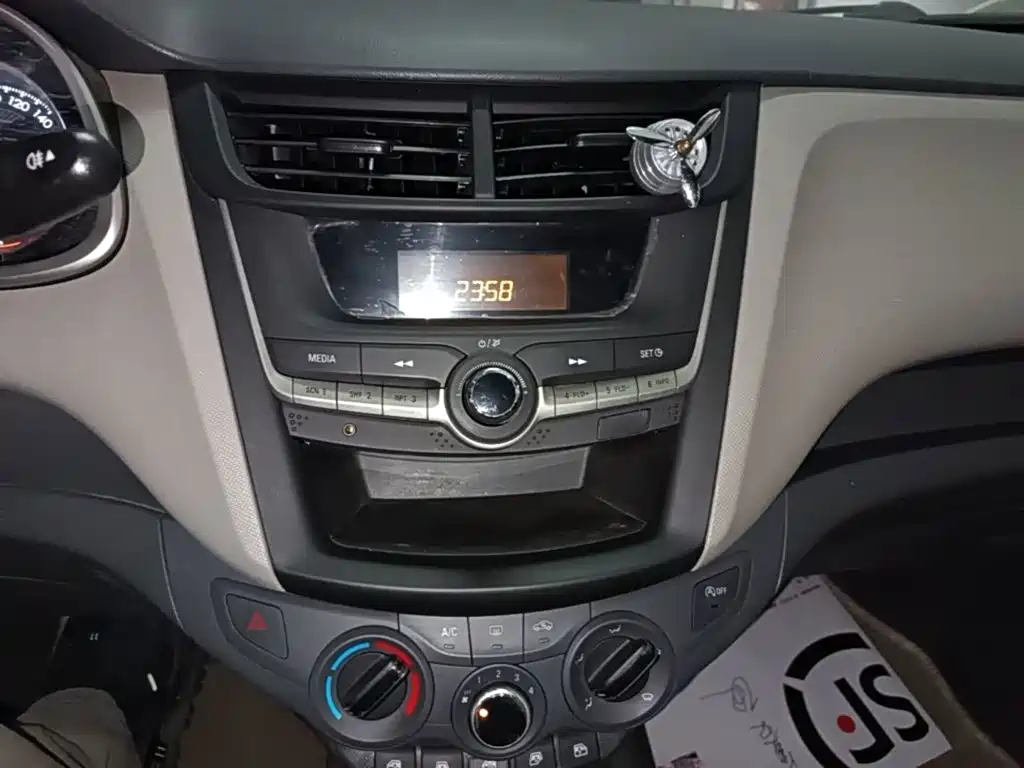 Chevrolet Sail — миниатюра 13