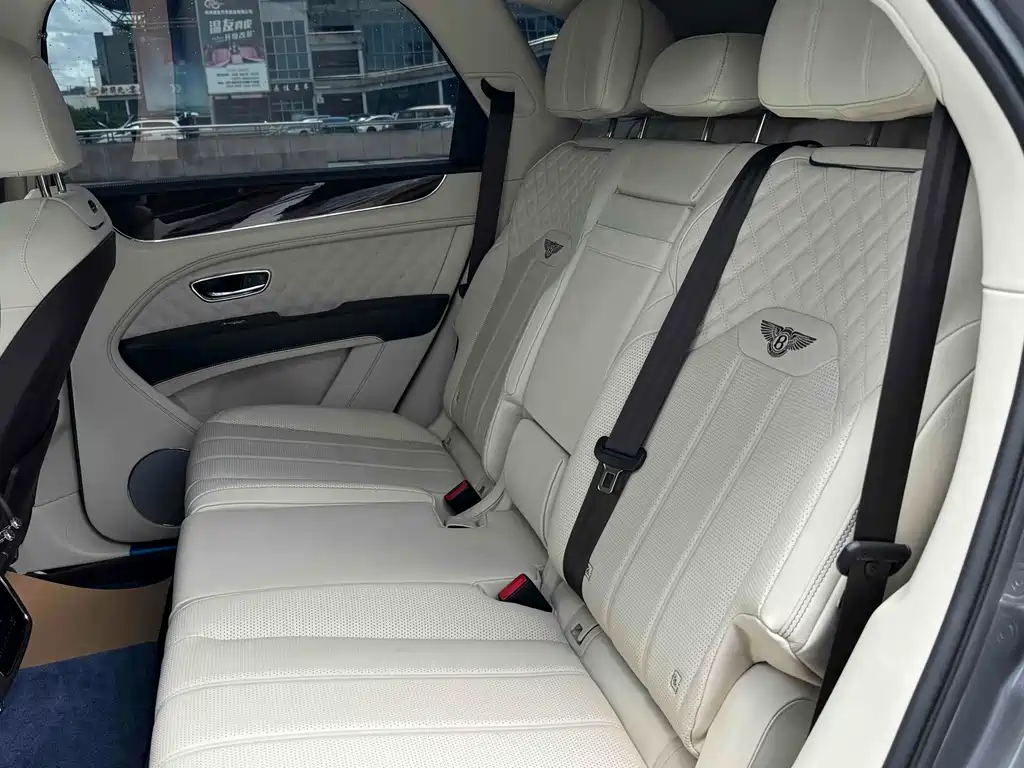 Bentley Bentayga PHEV — миниатюра 15