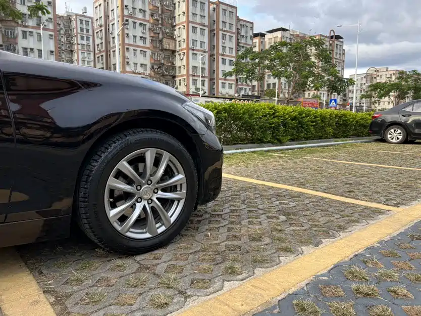 Infiniti Q70 — миниатюра 8
