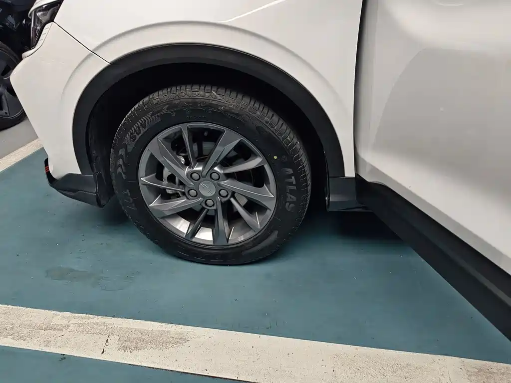 Geely Binyue — миниатюра 12