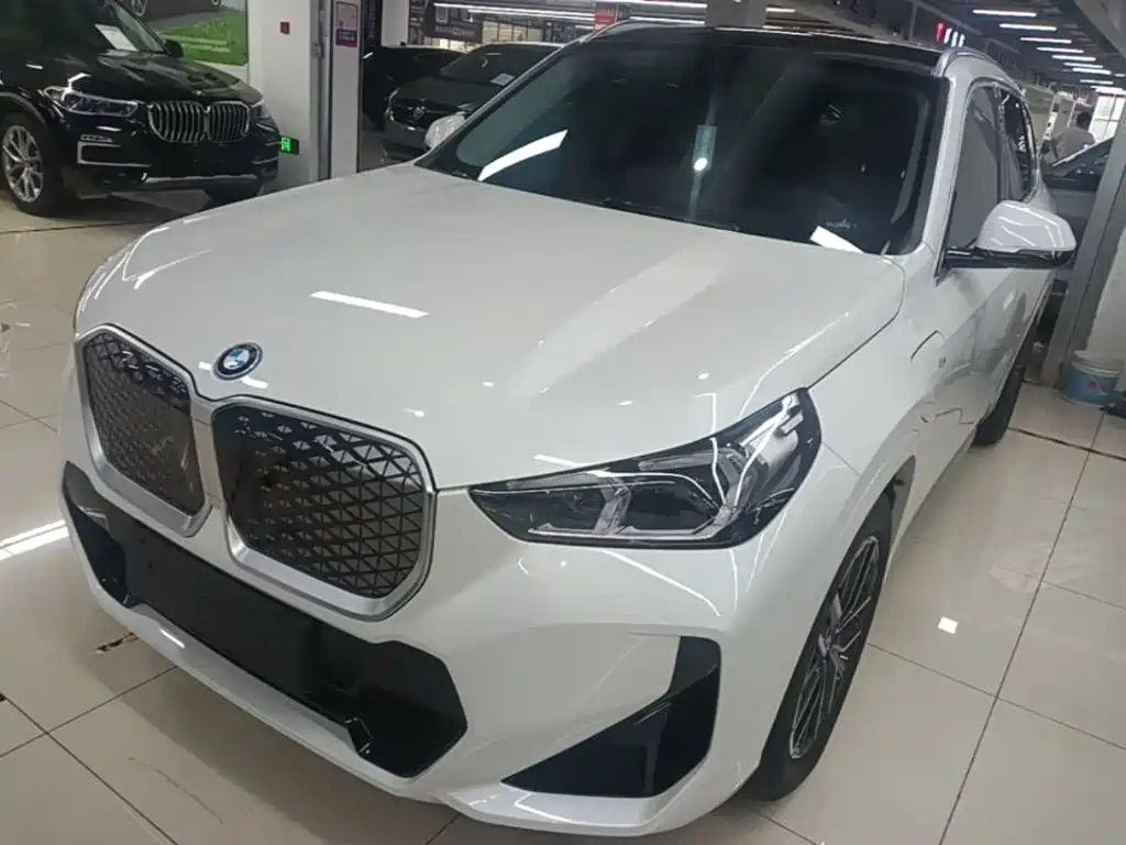 BMW iX1