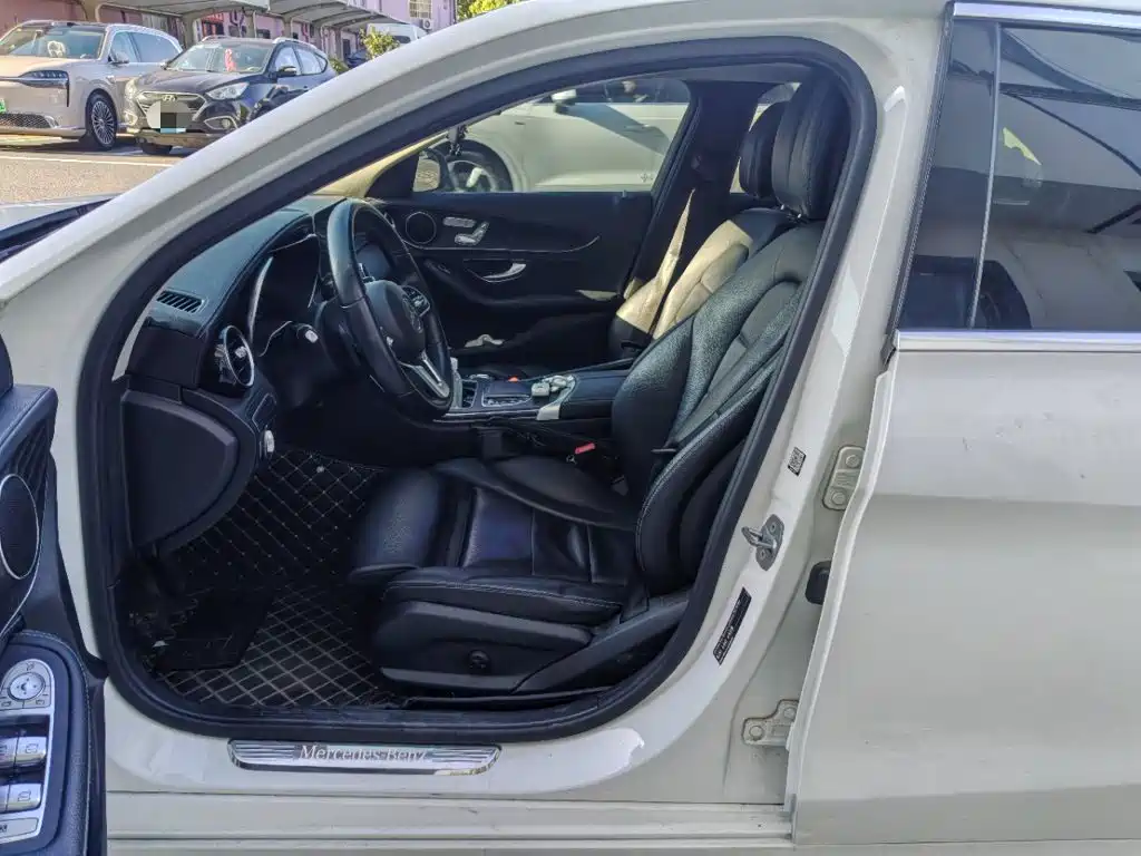 Mercedes-Benz C-Class — миниатюра 14