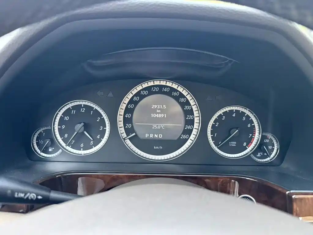 Mercedes-Benz E-Class — миниатюра 7