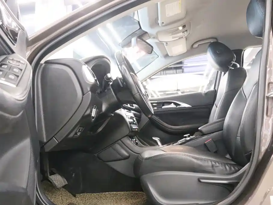 Infiniti QX30 — миниатюра 13