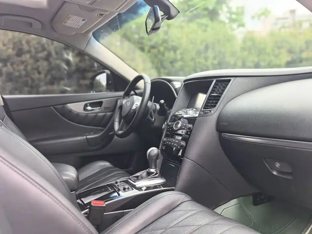 Infiniti QX70 — миниатюра 10