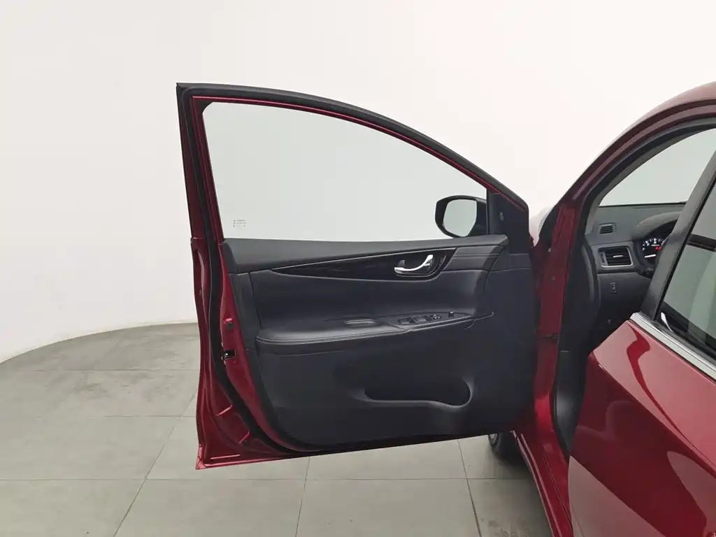 Nissan Tiida — миниатюра 8