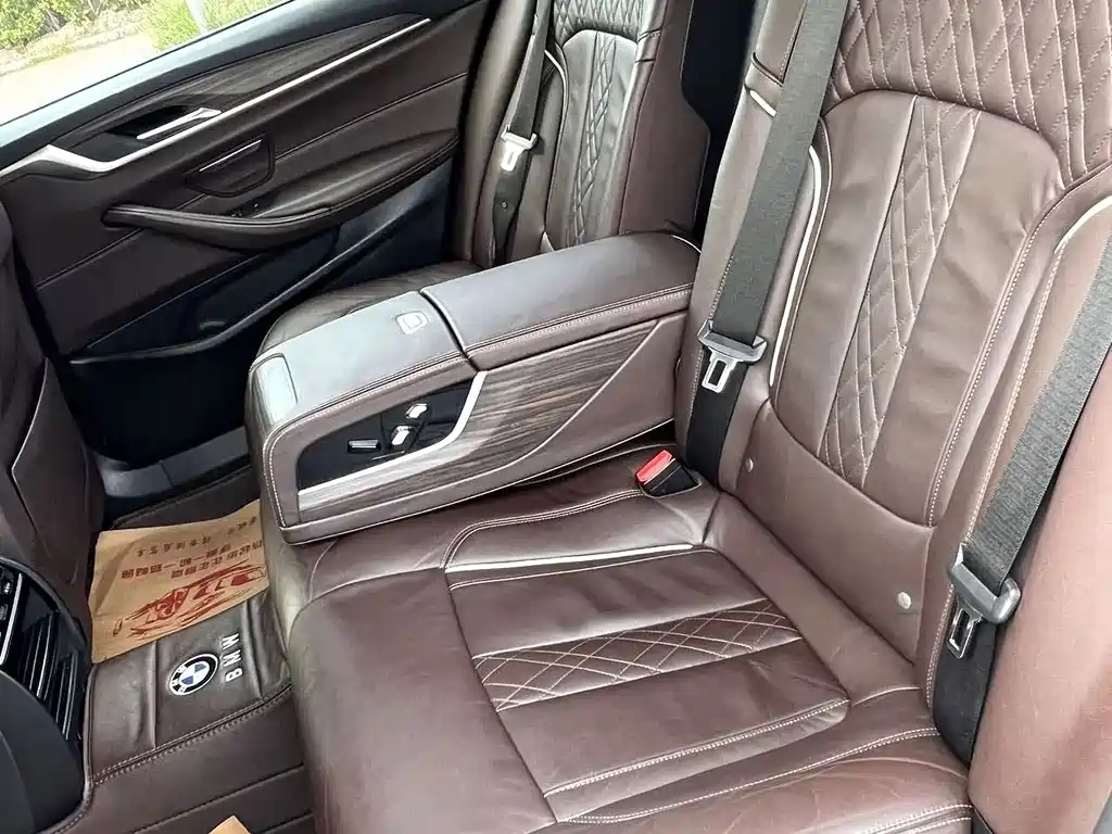 BMW 5 Series — миниатюра 5