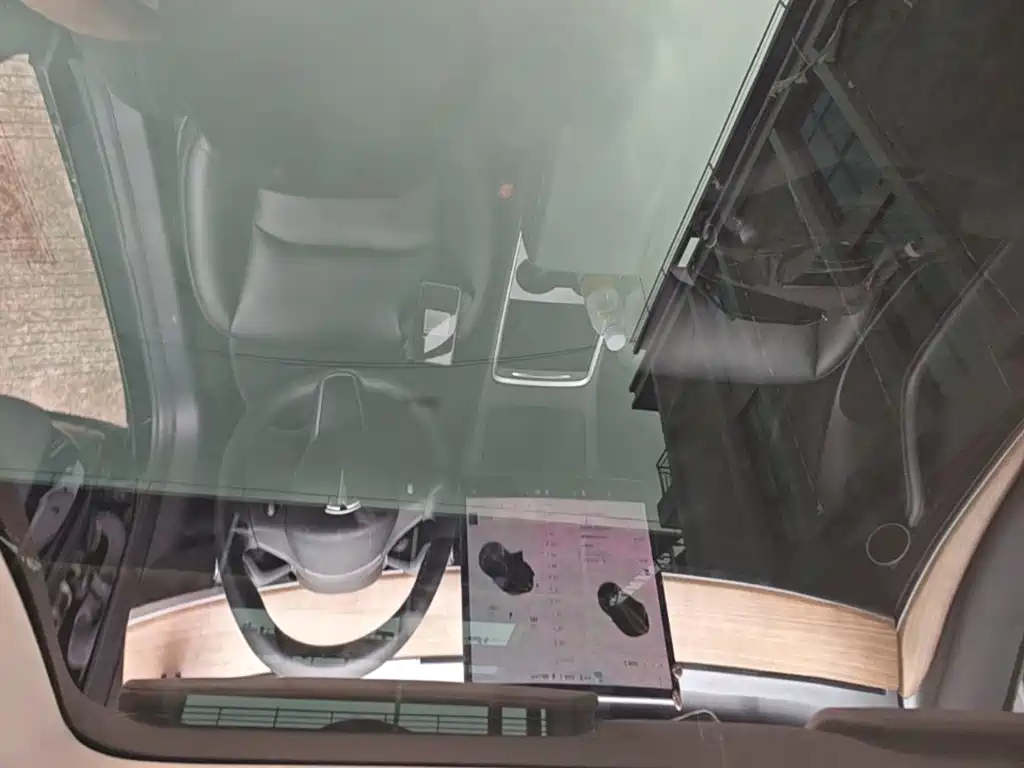 Tesla Model 3 — миниатюра 18