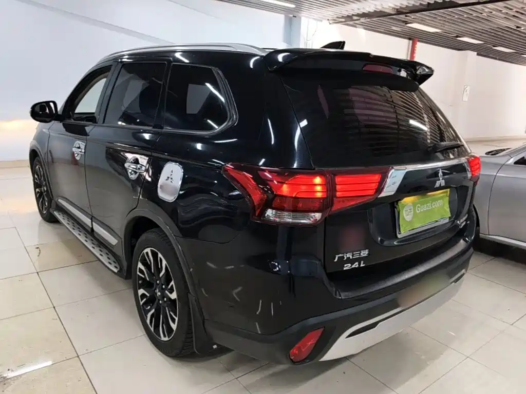 Mitsubishi Outlander — миниатюра 5