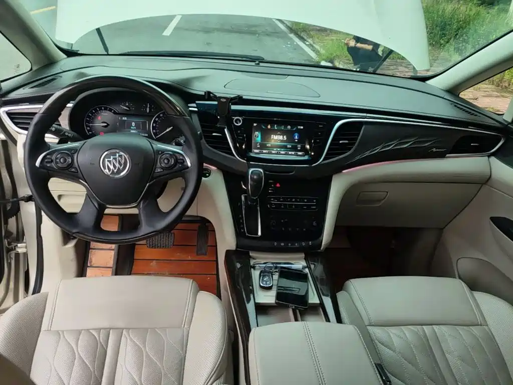 Buick GL8 — миниатюра 10