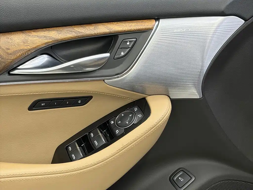 Cadillac CT5 — миниатюра 8