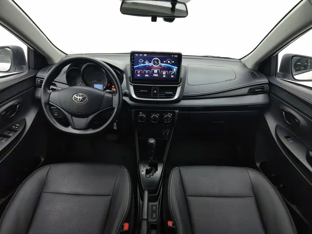 Toyota Yaris L — миниатюра 5