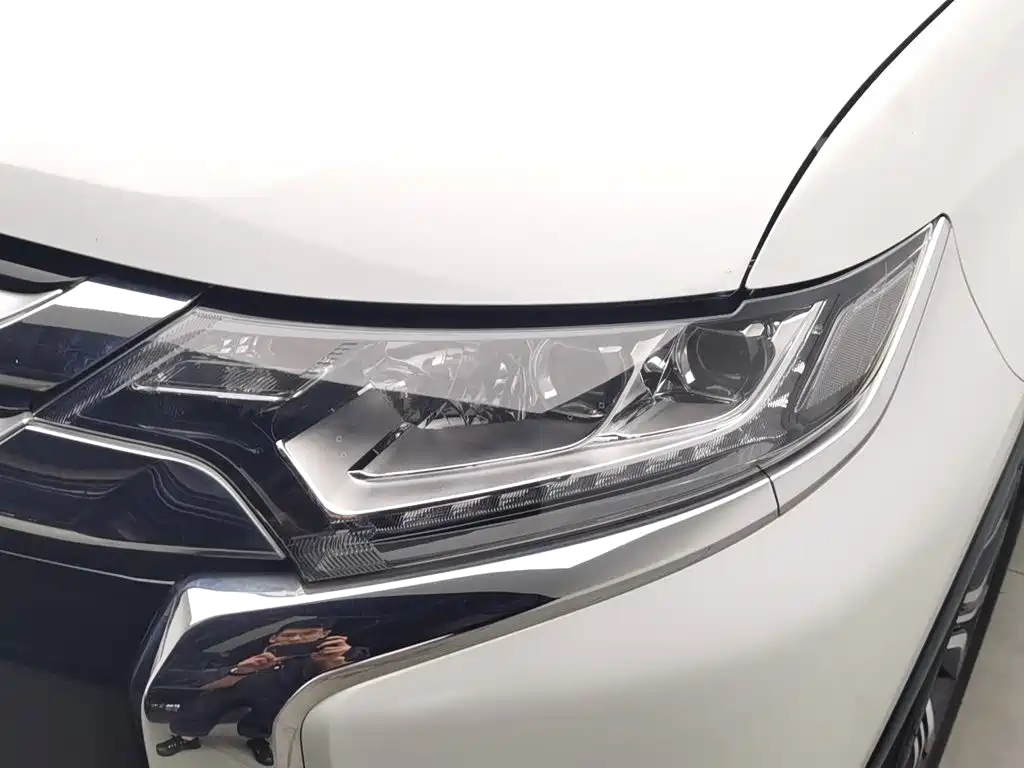 Mitsubishi Outlander — миниатюра 7