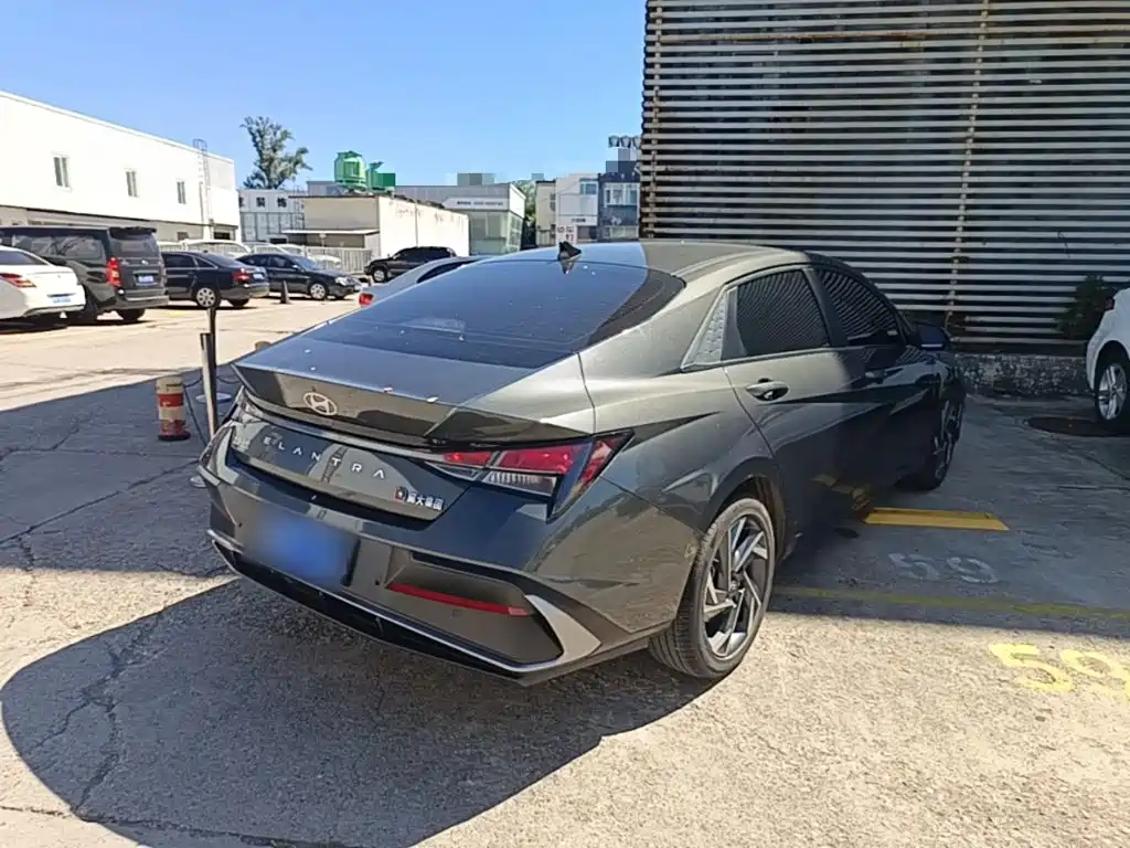 Hyundai Elantra — миниатюра 7
