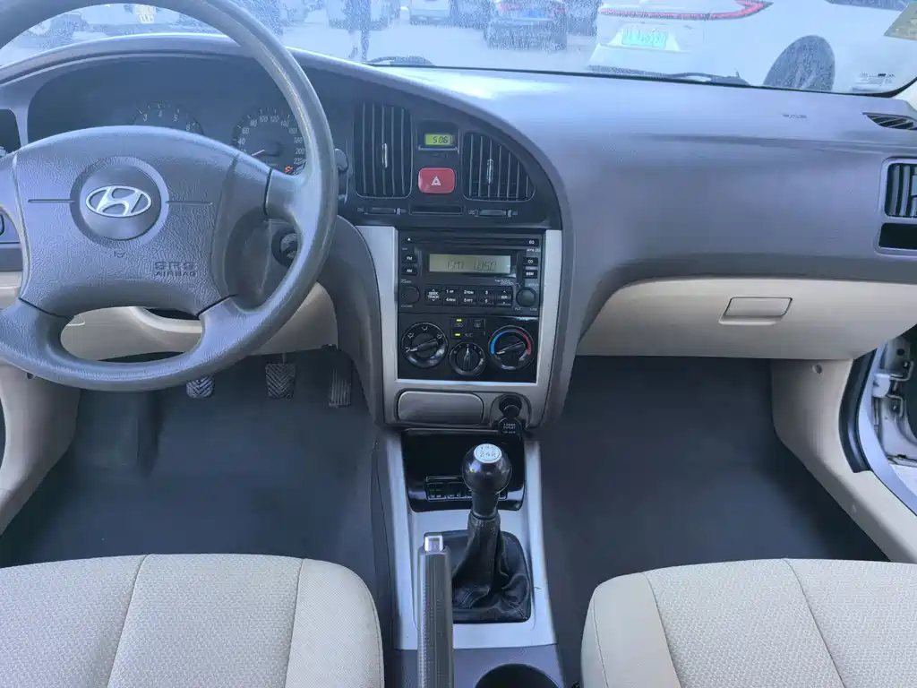 Hyundai Elantra — миниатюра 9