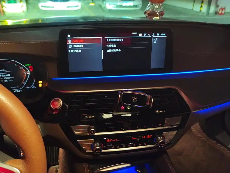 BMW 5 Series — миниатюра 13