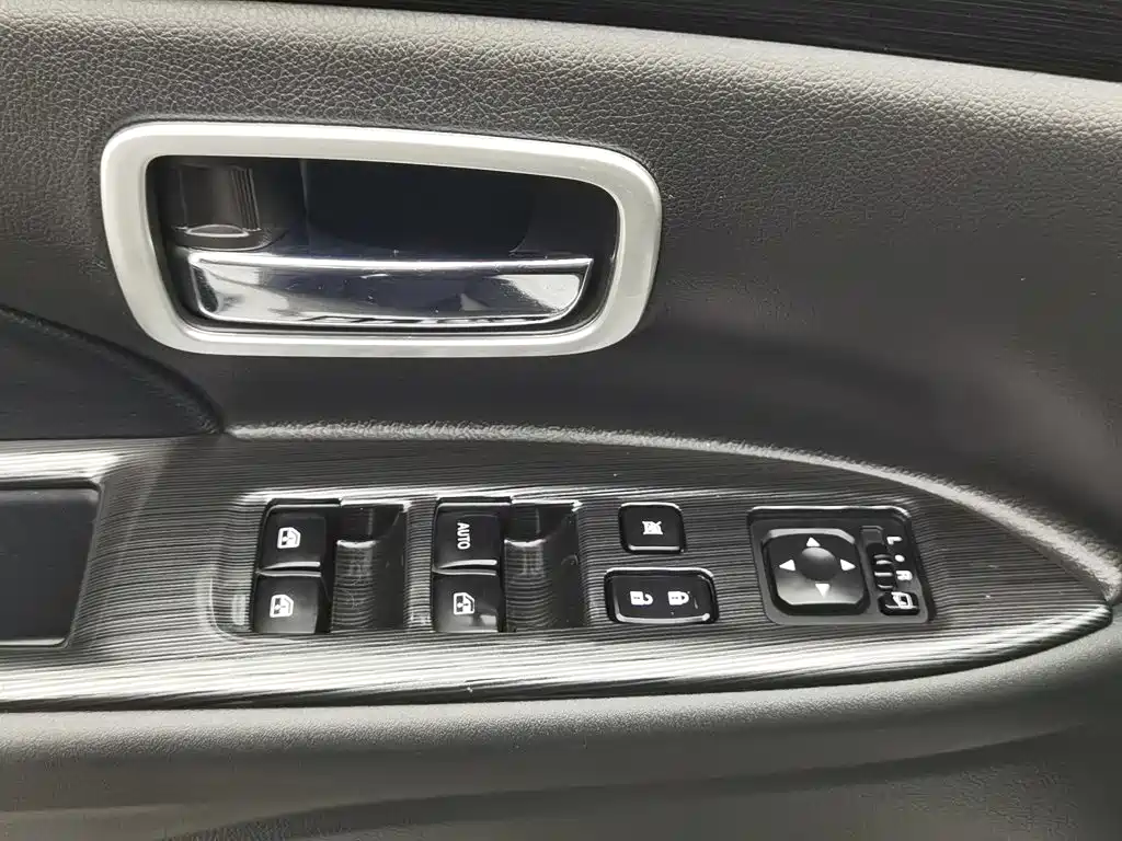 Mitsubishi Outlander — миниатюра 9