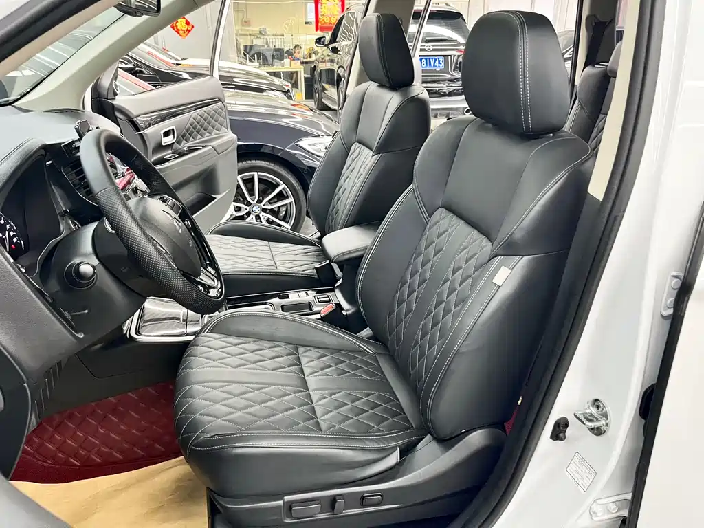 Mitsubishi Outlander — миниатюра 13