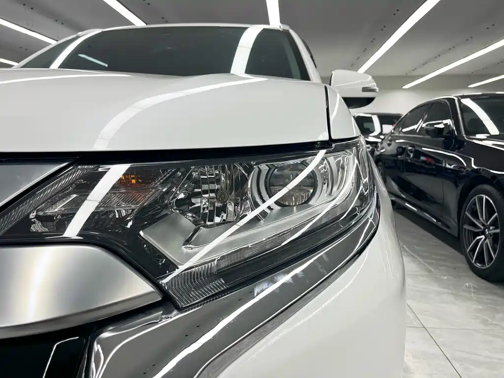 Mitsubishi Outlander — миниатюра 24