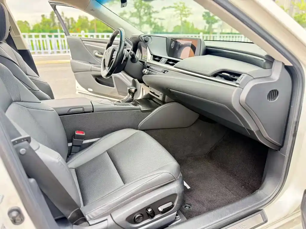 Lexus ES — миниатюра 5